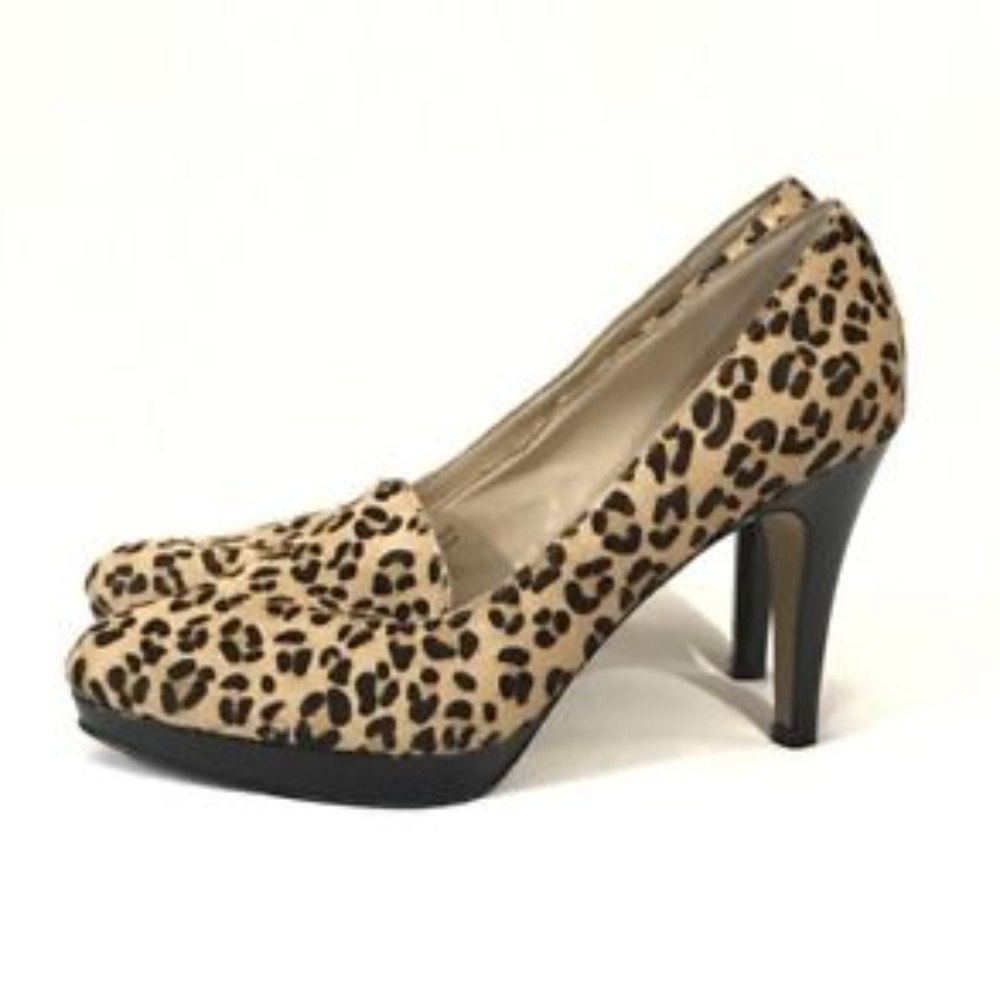 Ellen Tracy Prince Leopard Print Cowhide Heel